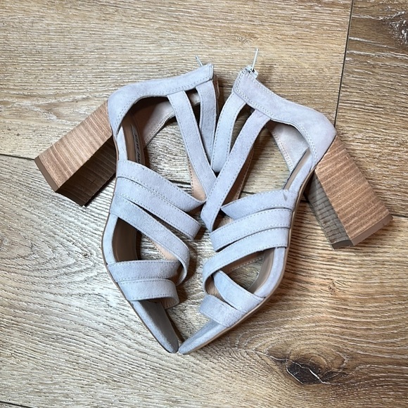 Steve Madden July Light Gray Suede Cage Sandals Size 5.5M - Picture 5 of 9
